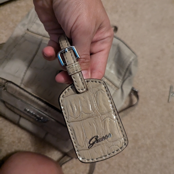 Cute guess crossbody bag - Picture 6 of 7